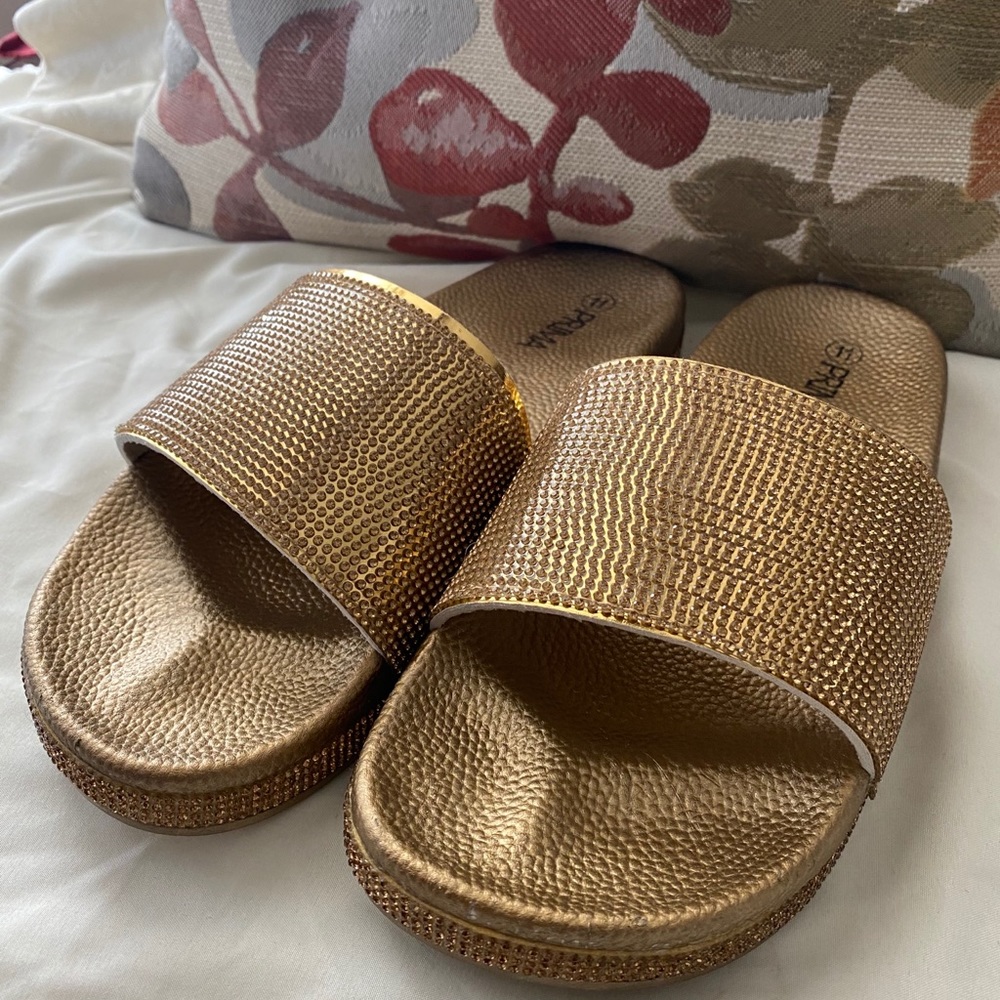 Women’s Slides